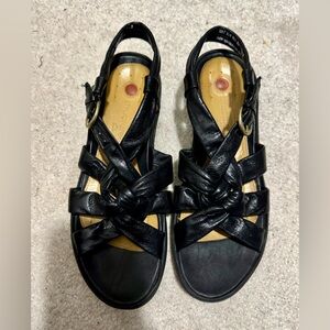 Clarks sandals size 9 1/2
